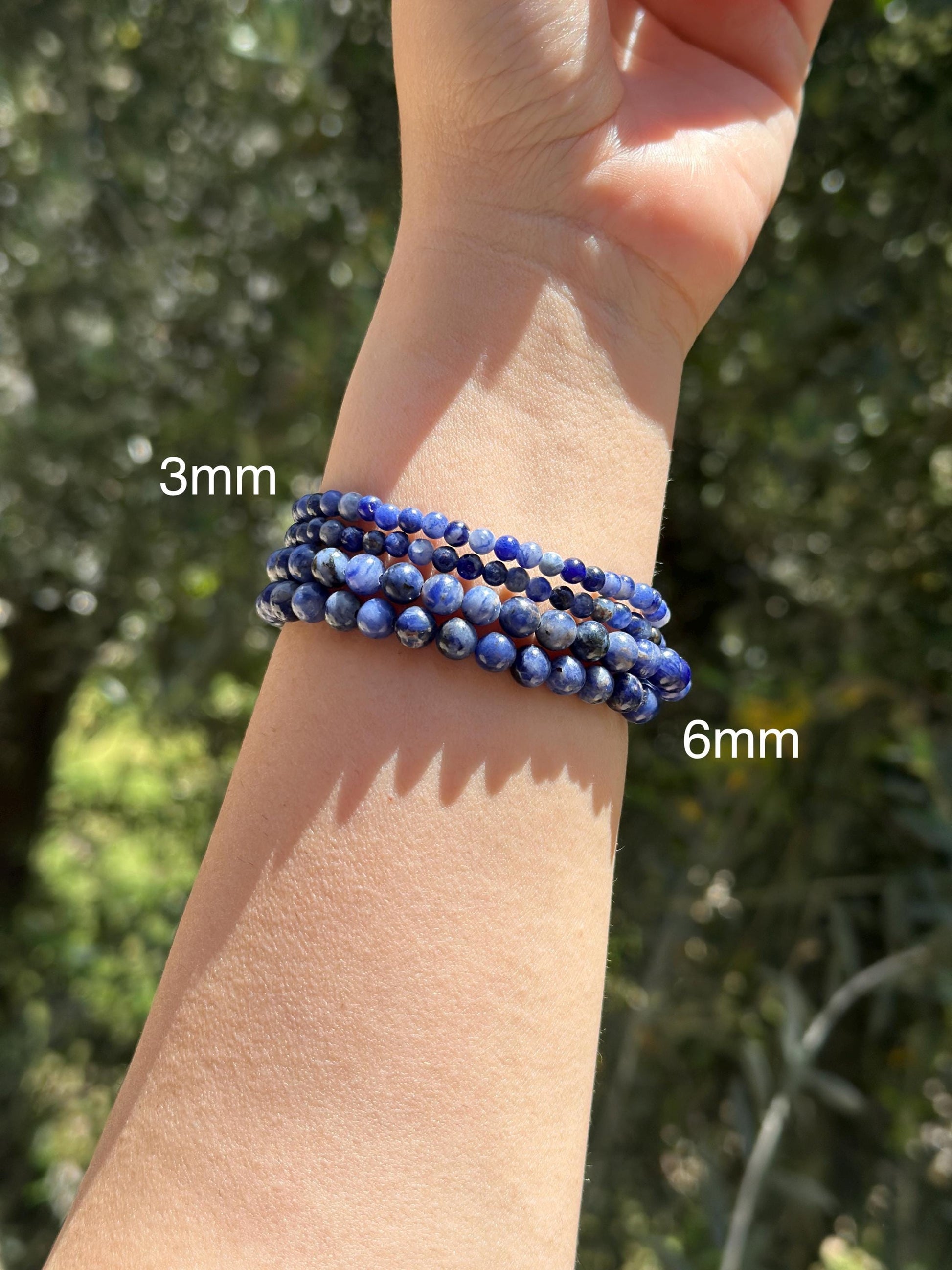 sizes of beads for a sodalite bracelet 3mm and 6mm beads.